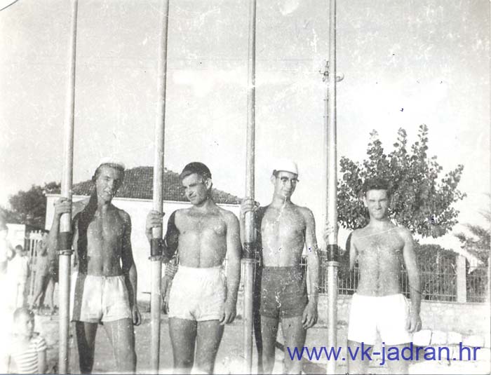 ispred kluba Jadran ZD, Mihovilovic, Zuvanic, Colic Itkovic